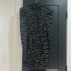 AQUA-Size XS velvet black and silver dress